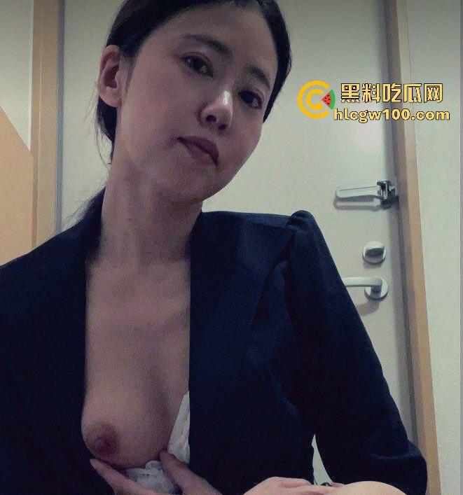 OnlyFans韵味美妇熟女【nanako_sexy】VIP订阅视频流出,情趣自慰掰穴淫荡的成熟韵味,极具吸引人。-7