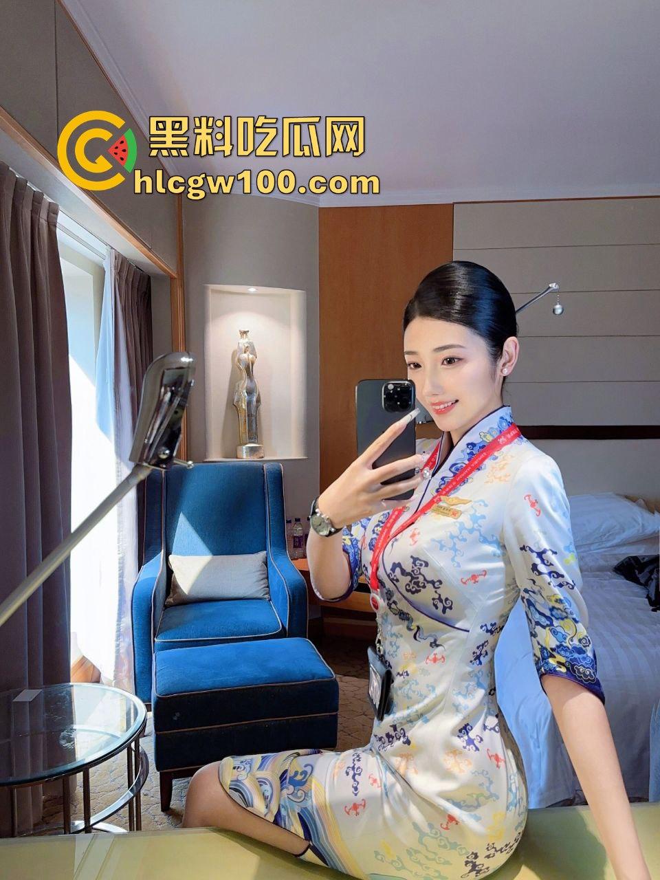 上海恋足癖老哥包养空姐只为玩脚，骚气空姐美脚喂蛋糕，老哥不日逼只玩脚，难言之瘾让人看傻！-6