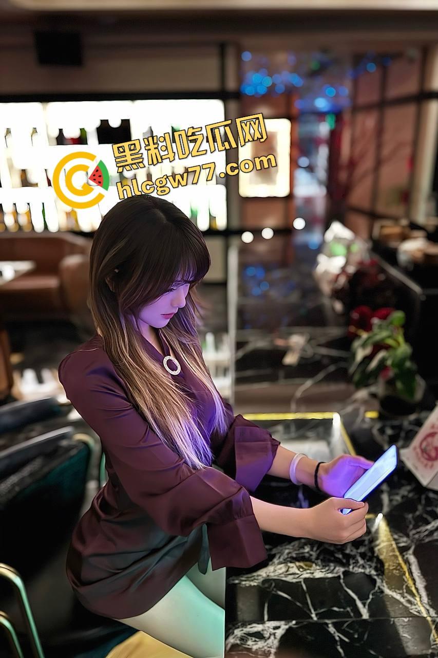 艺术反差婊留学生『田甜』 被带去KTV唱歌喝酒 微醺后带回酒店 没想到迎接她的是无尽的羞辱!-1