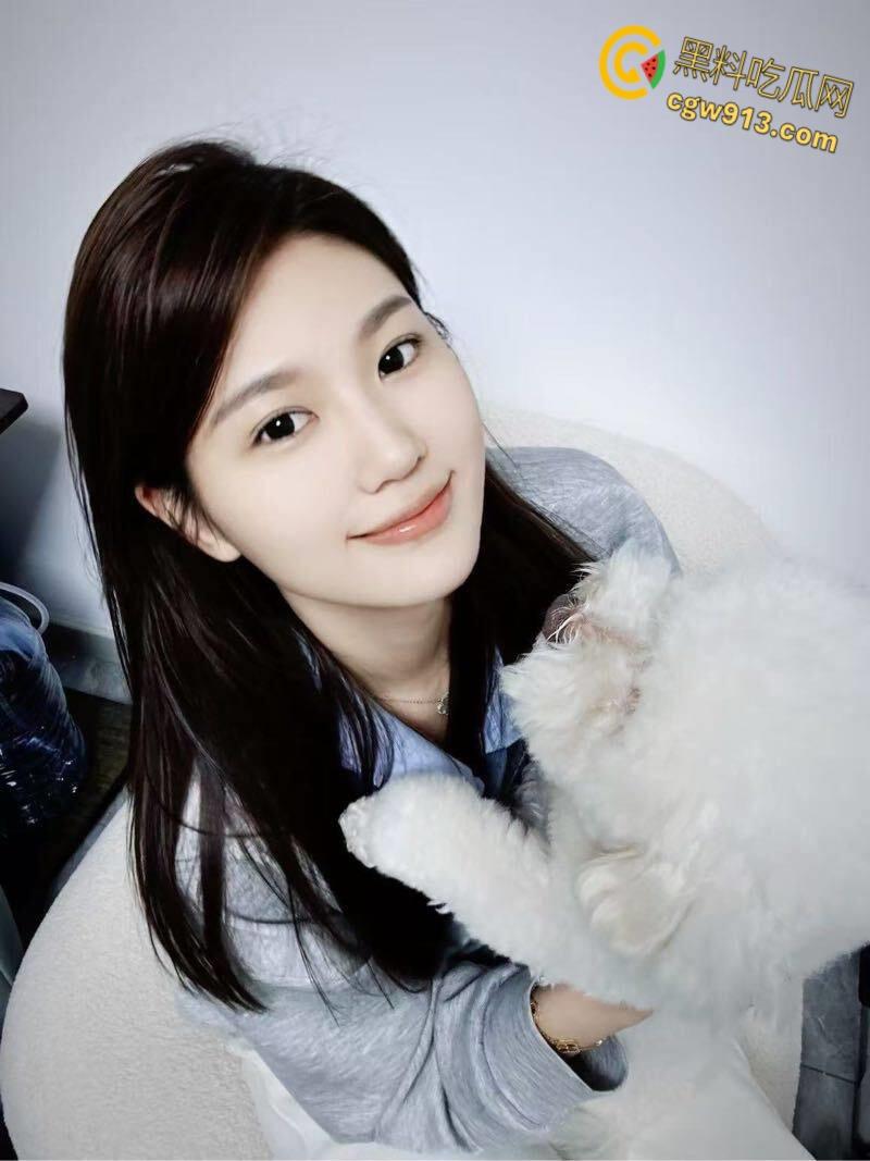 公园小树林散步,大胆妹妹主动跪地口交,送上门的逼谁能拒绝,无套后入反差小母狗,淫叫不止 !-1