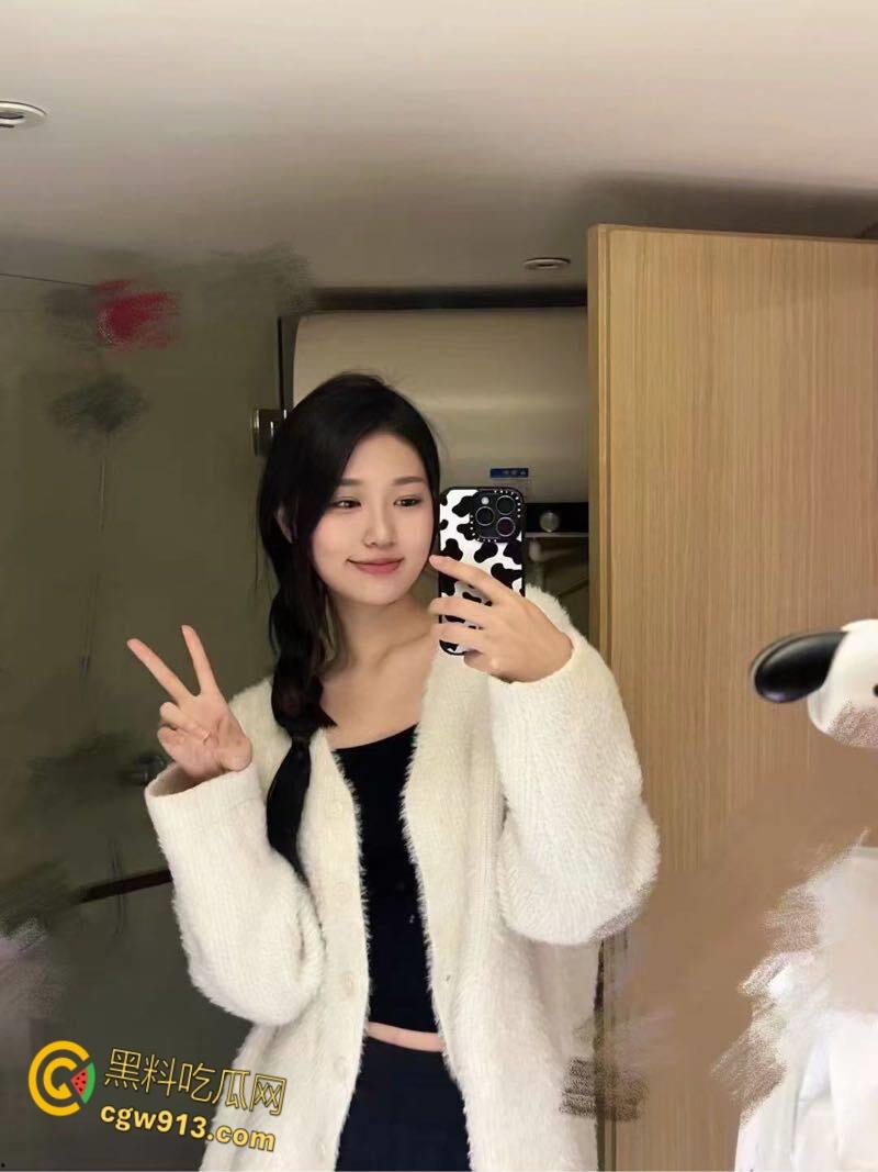 公园小树林散步,大胆妹妹主动跪地口交,送上门的逼谁能拒绝,无套后入反差小母狗,淫叫不止 !-3