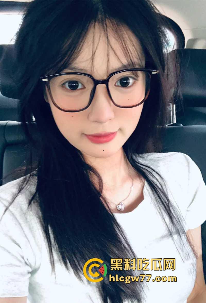 陕西榆林横山中学00后学生妹【林子苒】掰穴露奶 反差露脸情色小视频流出!-3