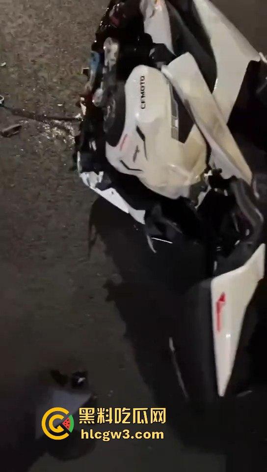 小伙用命演绎春风摩托视频,360度托马斯直接飞上天,升格镜头记录最后一刻,玩命操作震撼全网!-4