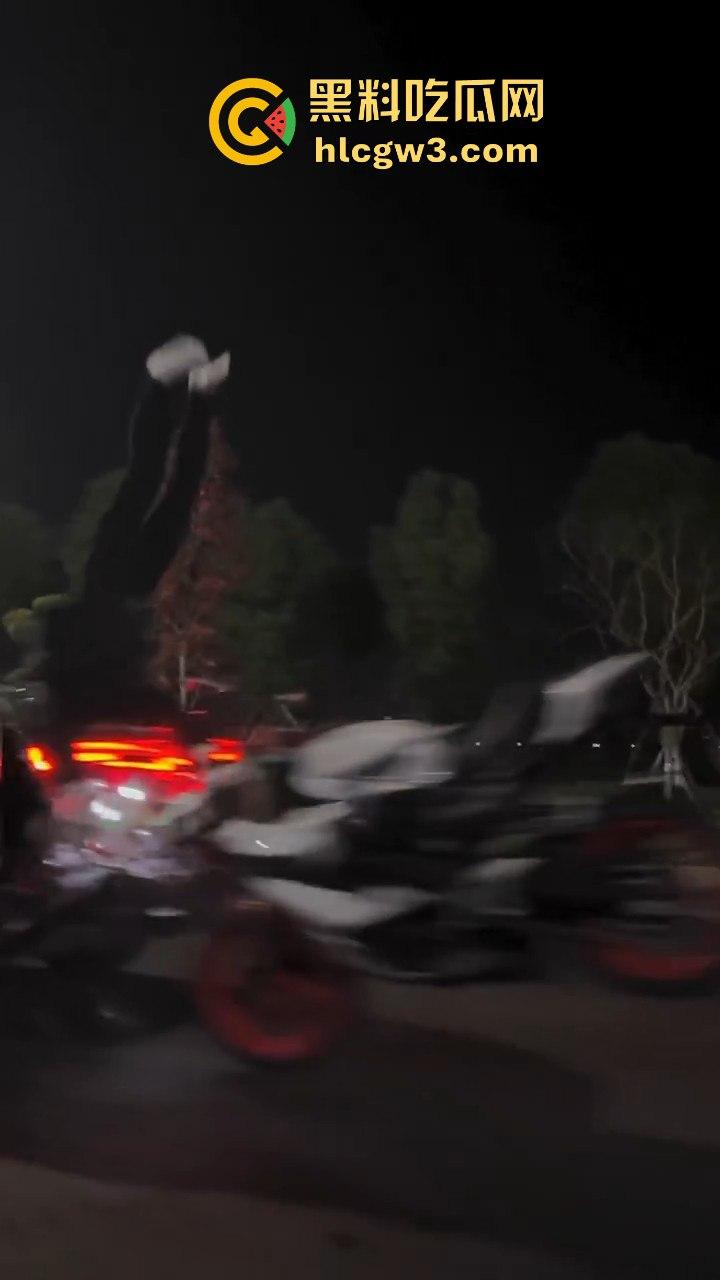 小伙用命演绎春风摩托视频,360度托马斯直接飞上天,升格镜头记录最后一刻,玩命操作震撼全网!-8