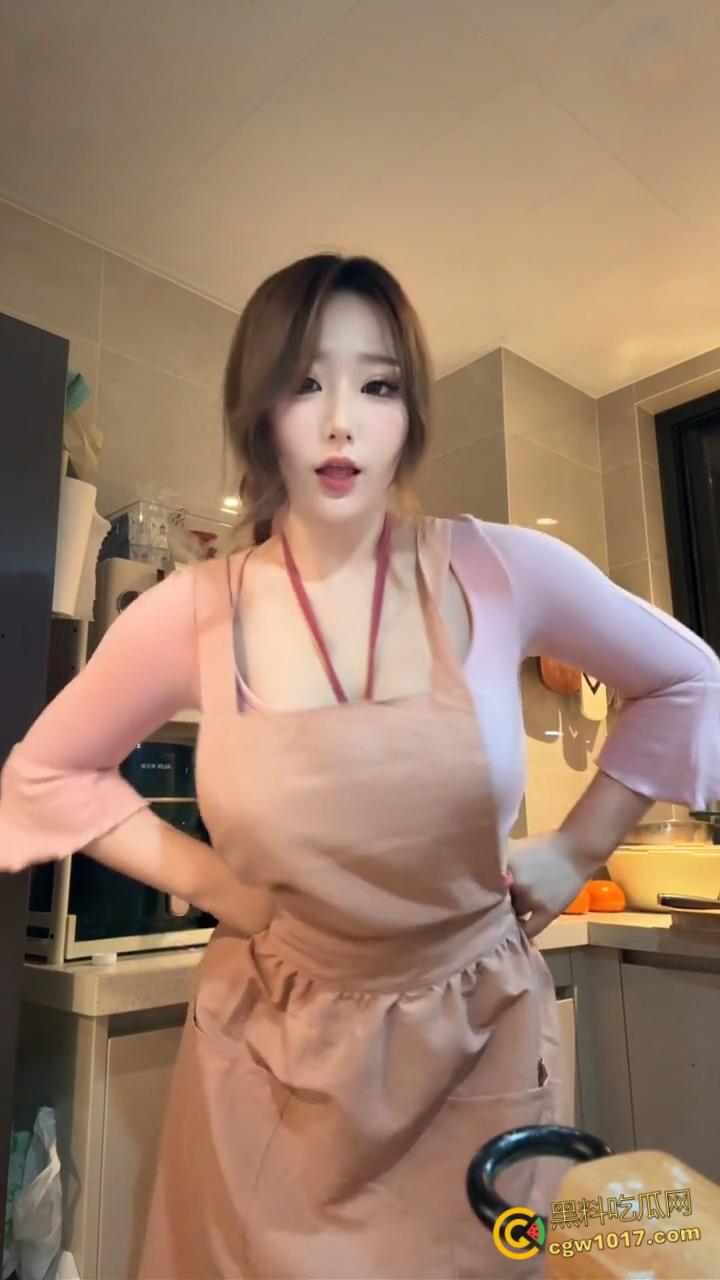 抖音百万粉丝网红【霸王龙女孩】大尺度定制视频流出,G奶少妇各种骚浪姿势秀乳晃臀,淫荡无比!-7