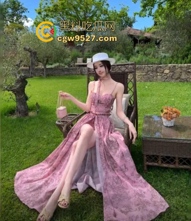 抖音极品网红【月亮Vera】榜一福利视频曝光,擦边自慰,钱财性欲双丰收,反差婊天花板!-4