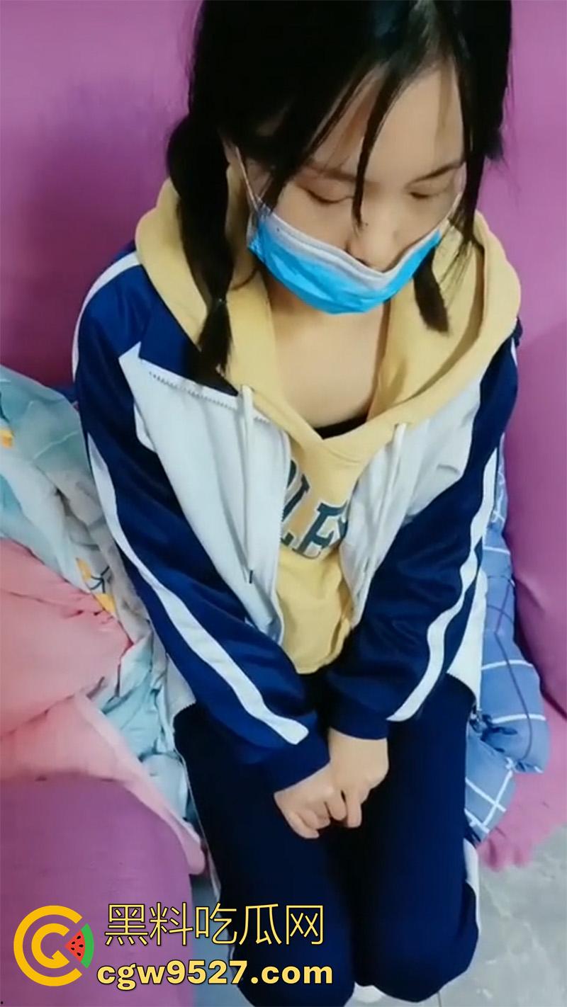 校服小妹卖初夜,为装逼请同学吃饭,含泪卖掉处女第一次,大哥毫不怜香惜玉,暴力抽插都操哭了!-4