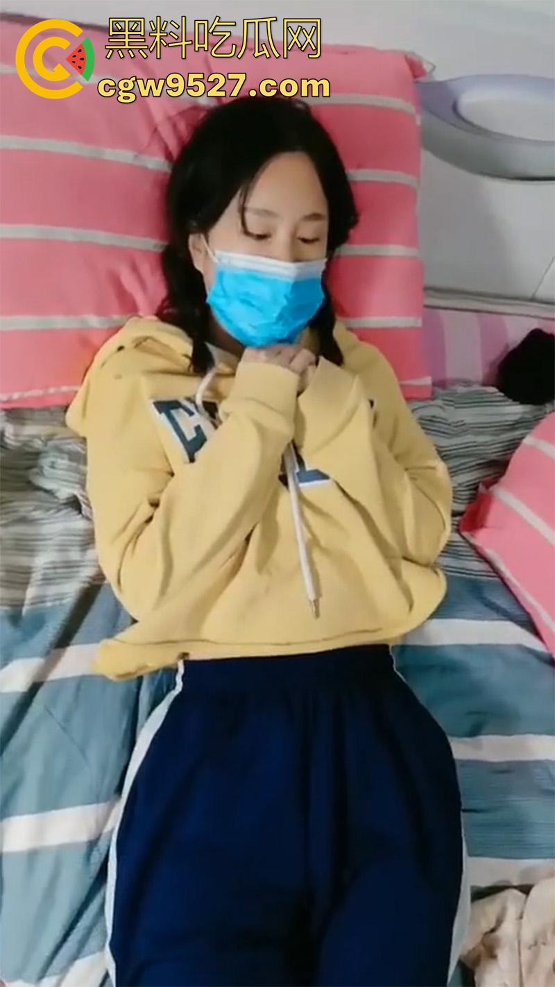 校服小妹卖初夜,为装逼请同学吃饭,含泪卖掉处女第一次,大哥毫不怜香惜玉,暴力抽插都操哭了!-5