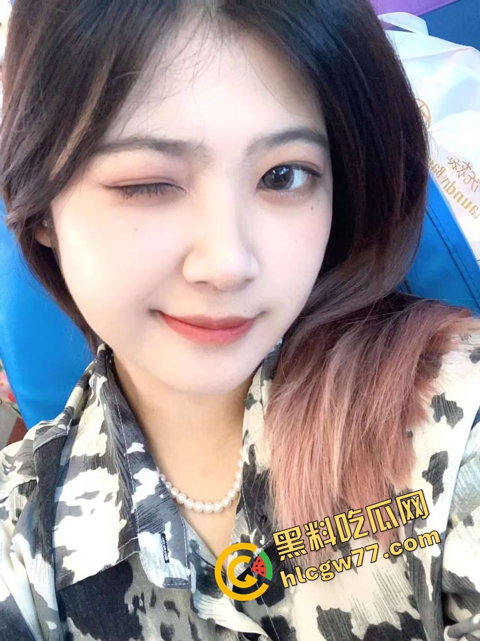 英国留学生『柳依依』顶级巨乳舔洋屌,老佛爷送银币她送淫逼,这不就是新时代传承?-5