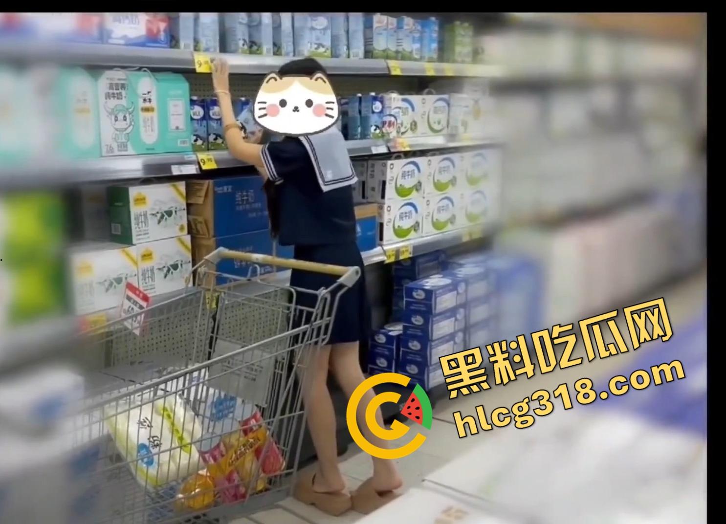 谁在超市开了恶魔模式?00后小萝莉骚货被调教到抽搐,开震蛋逛超市拿个薯片都夹腿哆嗦,夹着腿在抖!-5