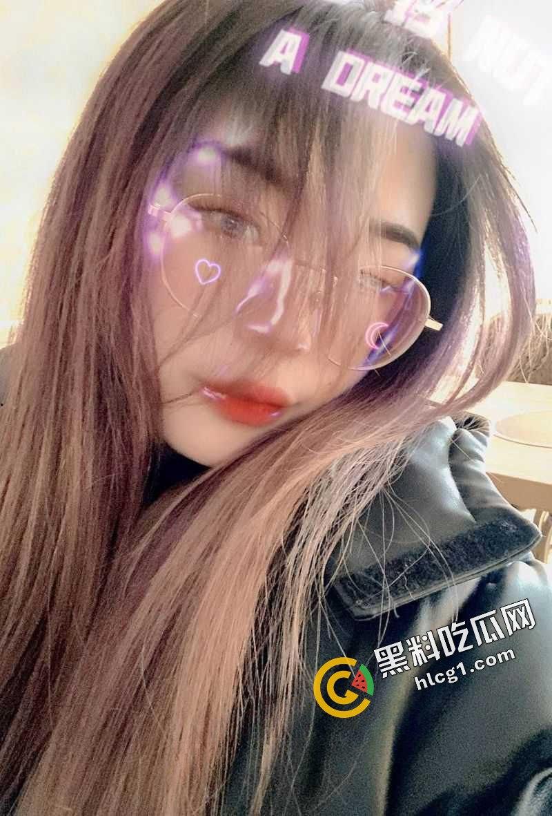 贵州维也纳酒店前台服务员 夏心仪 极品四眼反差婊 酒店公交车 性爱视频流出-3