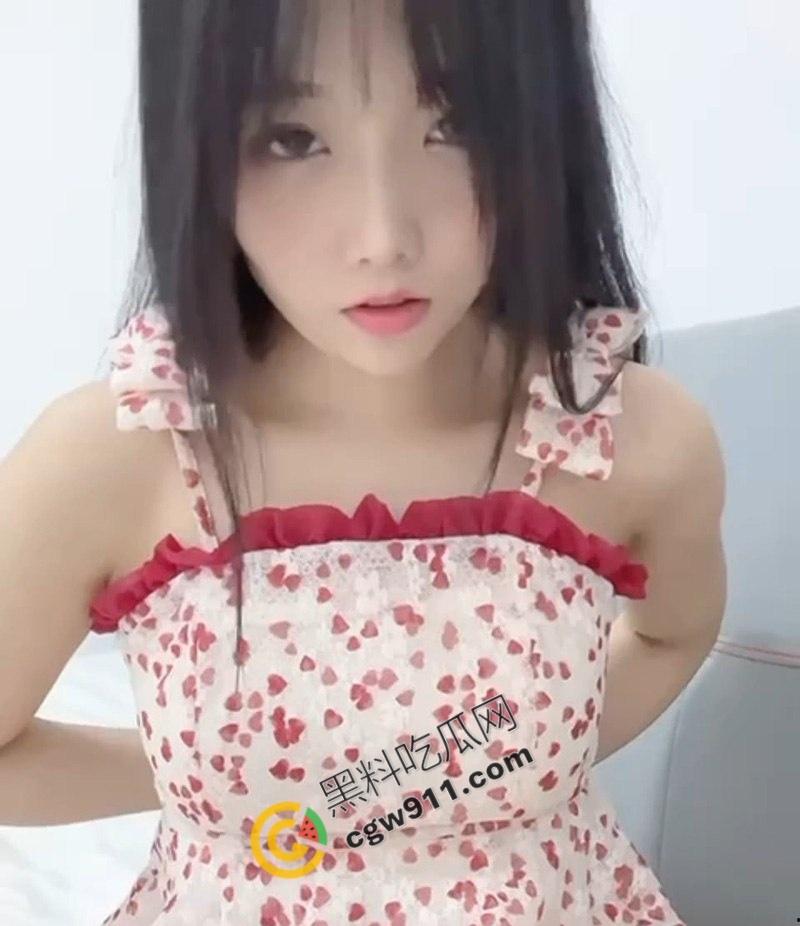 反差萝莉网红【吃定你】骚出天际的二次元嫩妹,白虎一线天无比诱人,各种道具自慰淫水喷溅!-4