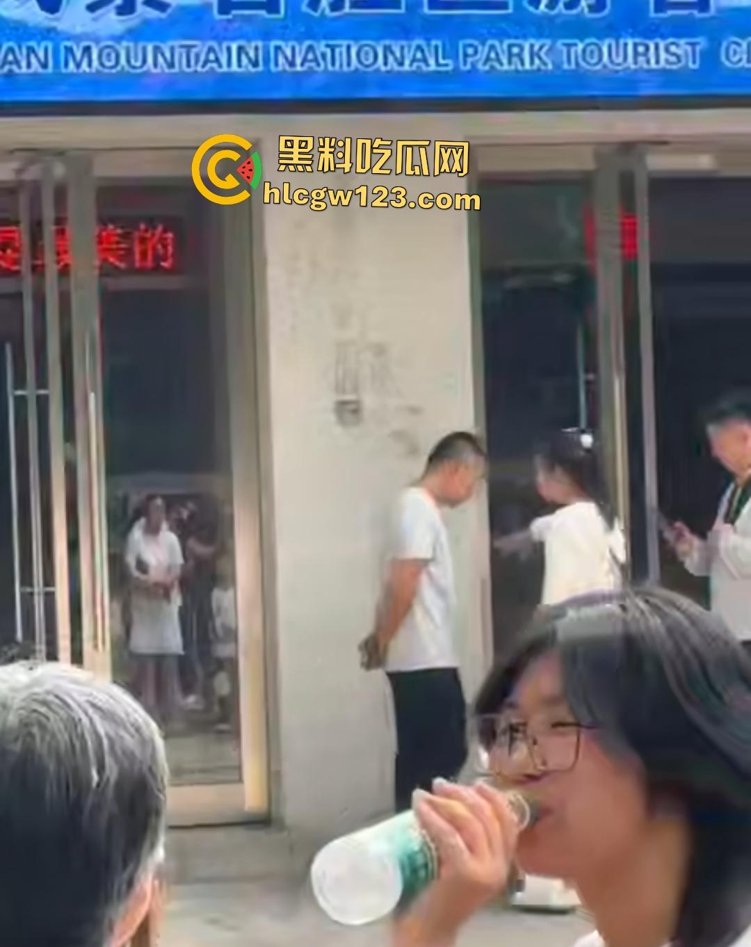 钟山景区“公主病”闹剧!女子携老公电动车硬闯禁区,保安被逼当众道歉!-6