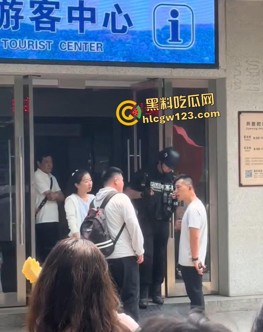 钟山景区“公主病”闹剧!女子携老公电动车硬闯禁区,保安被逼当众道歉!-8