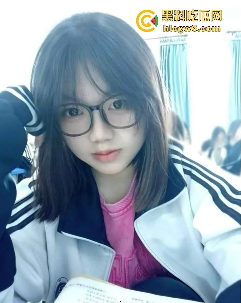 湛江校园乖乖女『袁雨怡』课后厕所吃鸡名场面曝光,老师还在办公室改卷她练枪,人狠话不多人小技术骚!-5