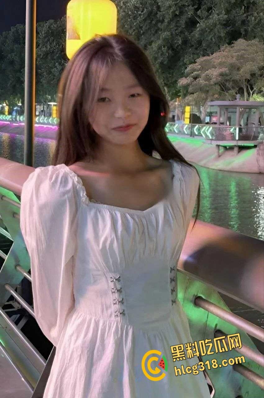 惠州卫生职业【谢楚婷】,暑假跟男同学玩调教,教学楼内露出骚拍真欠操!-4