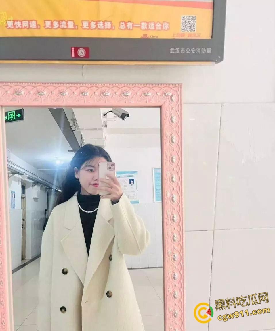 华中科技大学【刘婷婷】,为了缓解学习压力约炮体育生,SM捆绑调教口交,清纯嫩妹也有受虐发骚的一面 !-3