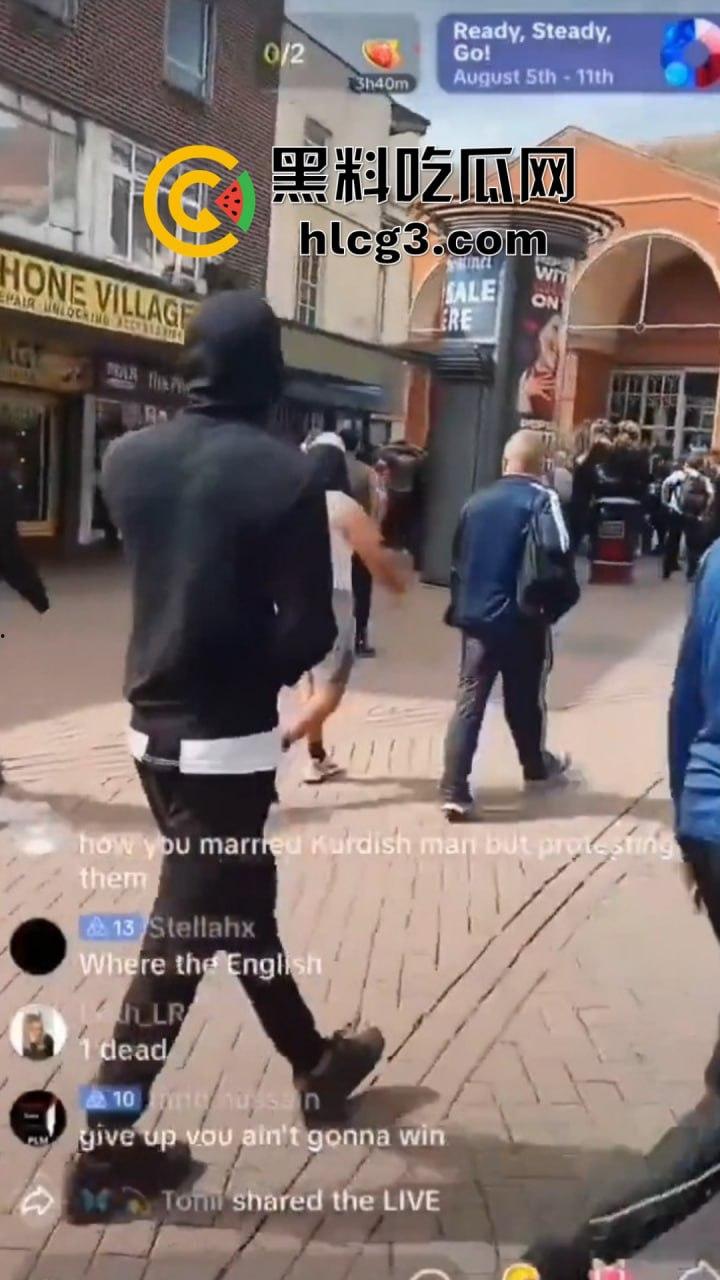 英国移民集会冲突升级:武装移民群体街头抗议引发暴力冲突!-2