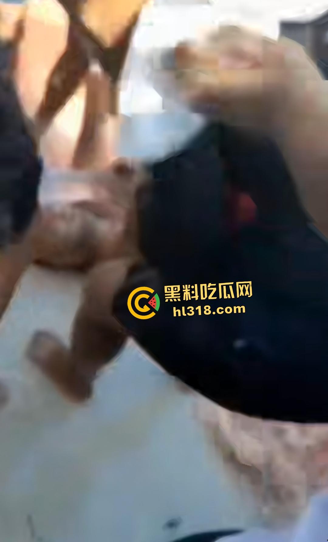 黑人男子海边遭螺旋桨血腥绞杀!下半身肉烂血染红海,旁人妄图复原断肢,谁知身体差点变两半!-6