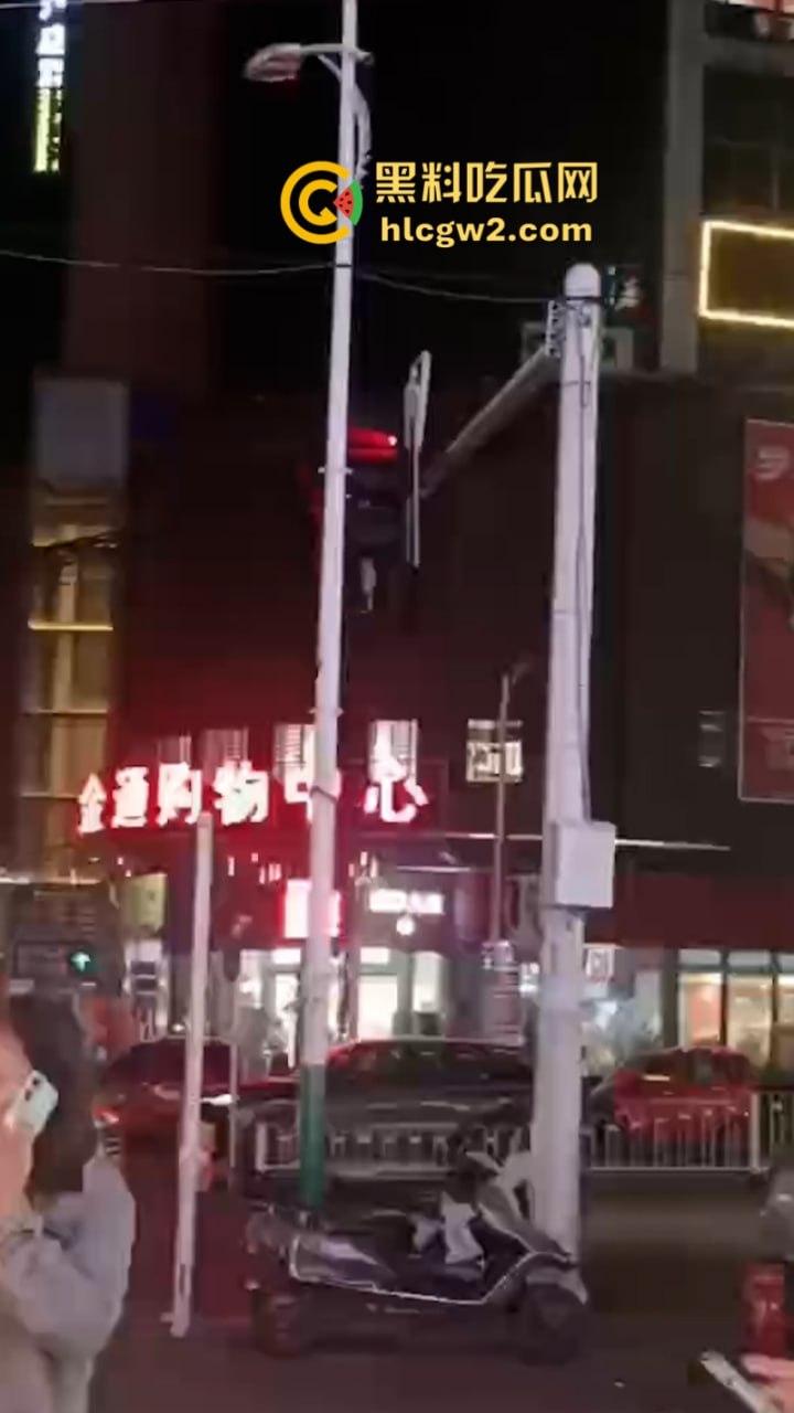 实力坑娃!湖南益阳桃江女子欠20元赌资不给 儿子上门出气却被老板哥哥持刀反杀-4