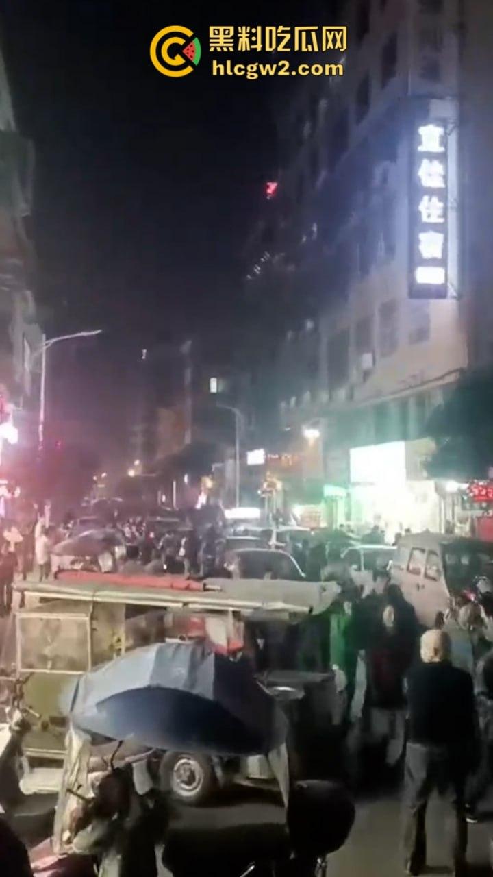 实力坑娃!湖南益阳桃江女子欠20元赌资不给 儿子上门出气却被老板哥哥持刀反杀-6