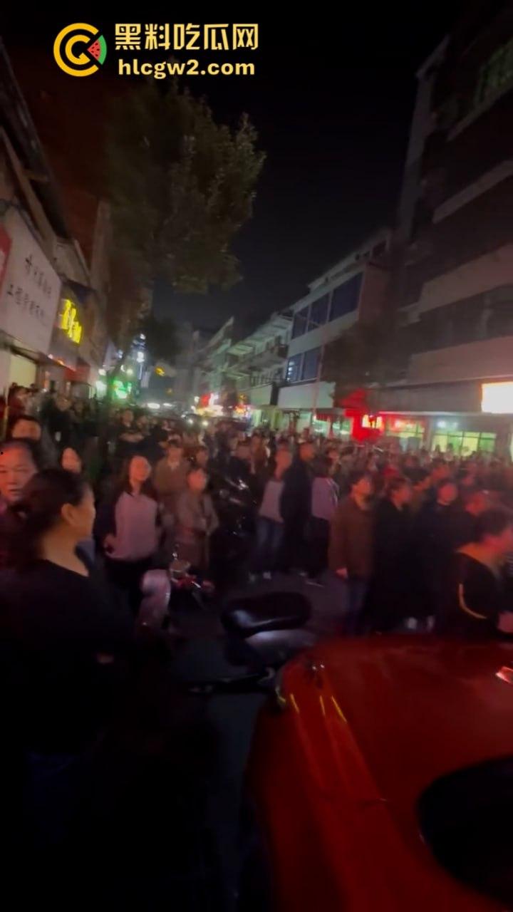 实力坑娃!湖南益阳桃江女子欠20元赌资不给 儿子上门出气却被老板哥哥持刀反杀-9