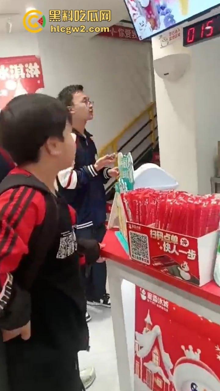 实力坑娃!湖南益阳桃江女子欠20元赌资不给 儿子上门出气却被老板哥哥持刀反杀-11