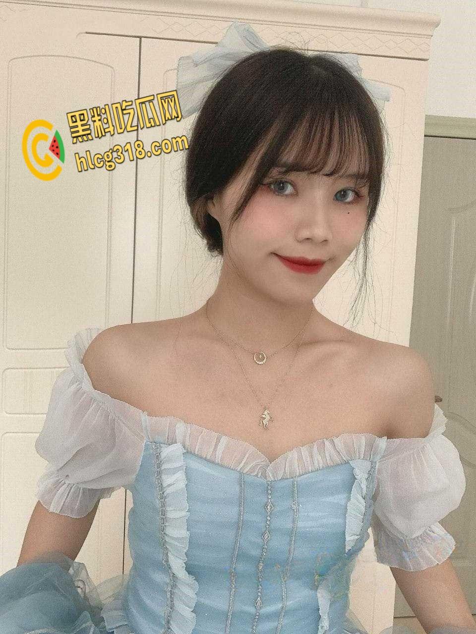 喜爱健身的小姐姐居家自拍,户外露出倒立自慰健身,不是目的为了拿多姿多彩的性运动!-1