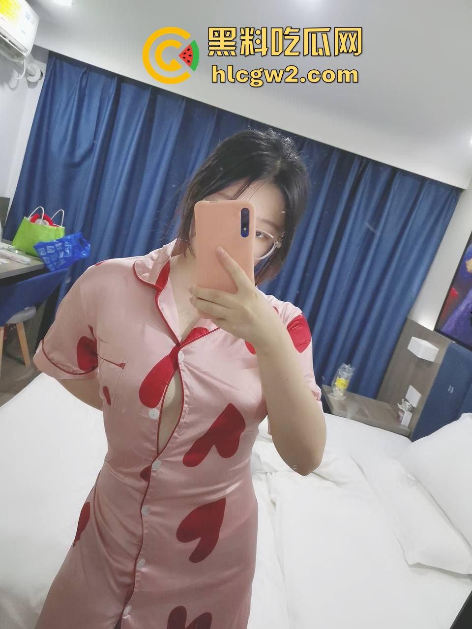 瓜友投稿酒店约炮极品良家人妻 无套直入内射 骚逼水多夹得紧 干得小少妇娇喘不止 爽到飞起!-1