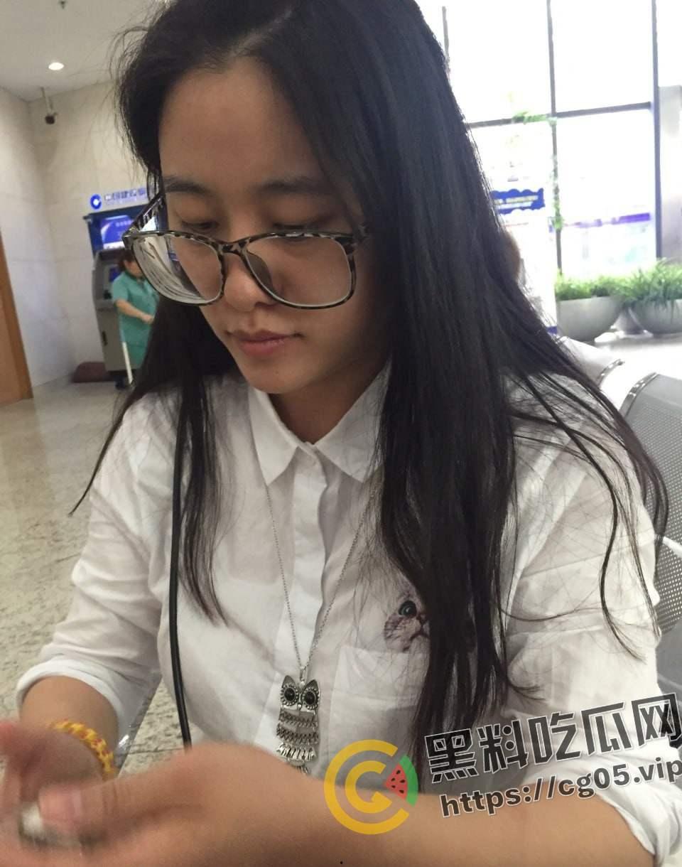 北京市第二中学 语文老师【王丽】被炮友叫做丽姐 喜欢穿cos跟炮友约炮 边做爱边跟父母打电话-1