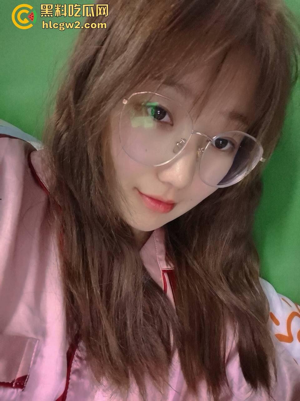 瓜友投稿酒店约炮极品良家人妻 无套直入内射 骚逼水多夹得紧 干得小少妇娇喘不止 爽到飞起!-8