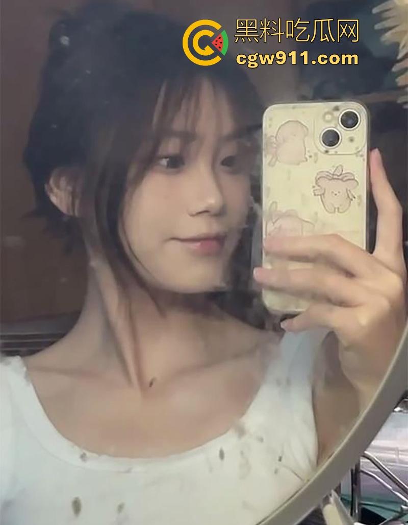 渣男曝光湖南前女友【刘美嘉】全裸揉奶露穴淫片，粉嫩奶头硬邦邦，聊天记录极其淫荡，小情侣玩的真骚啊！-5