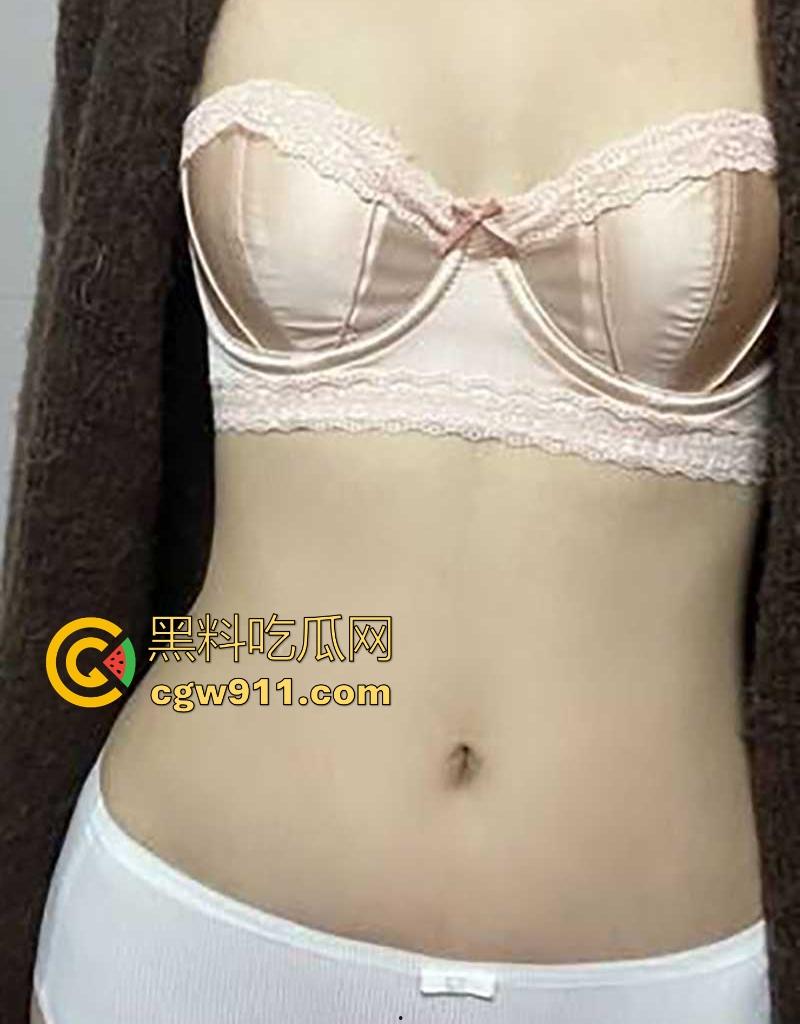 渣男曝光湖南前女友【刘美嘉】全裸揉奶露穴淫片，粉嫩奶头硬邦邦，聊天记录极其淫荡，小情侣玩的真骚啊！-9