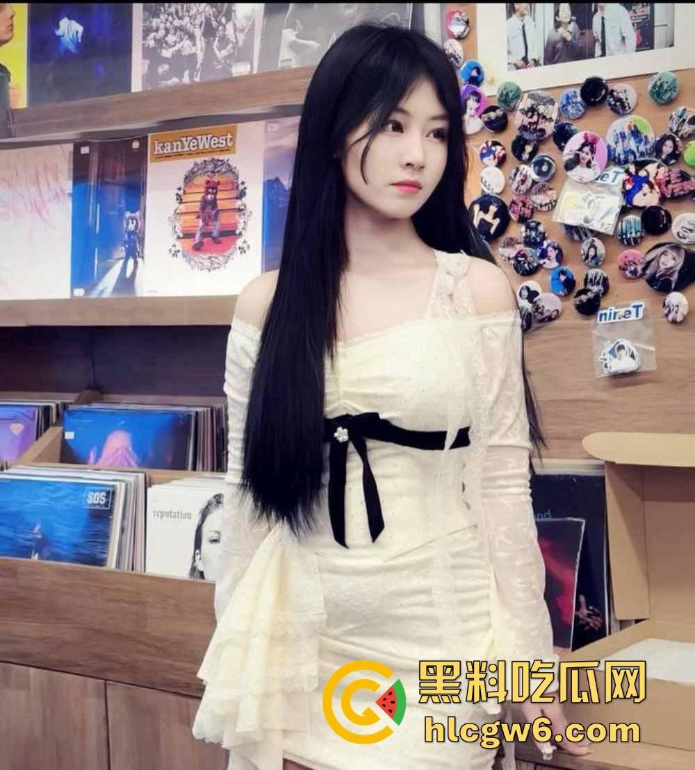 河南19岁反差嫩妹【李鑫楠】啪啪视频流出,表面清纯内心骚浪,年纪小却性欲强烈,床上姿势解锁太狠了!-2