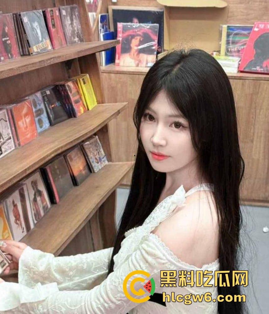 河南19岁反差嫩妹【李鑫楠】啪啪视频流出,表面清纯内心骚浪,年纪小却性欲强烈,床上姿势解锁太狠了!-3