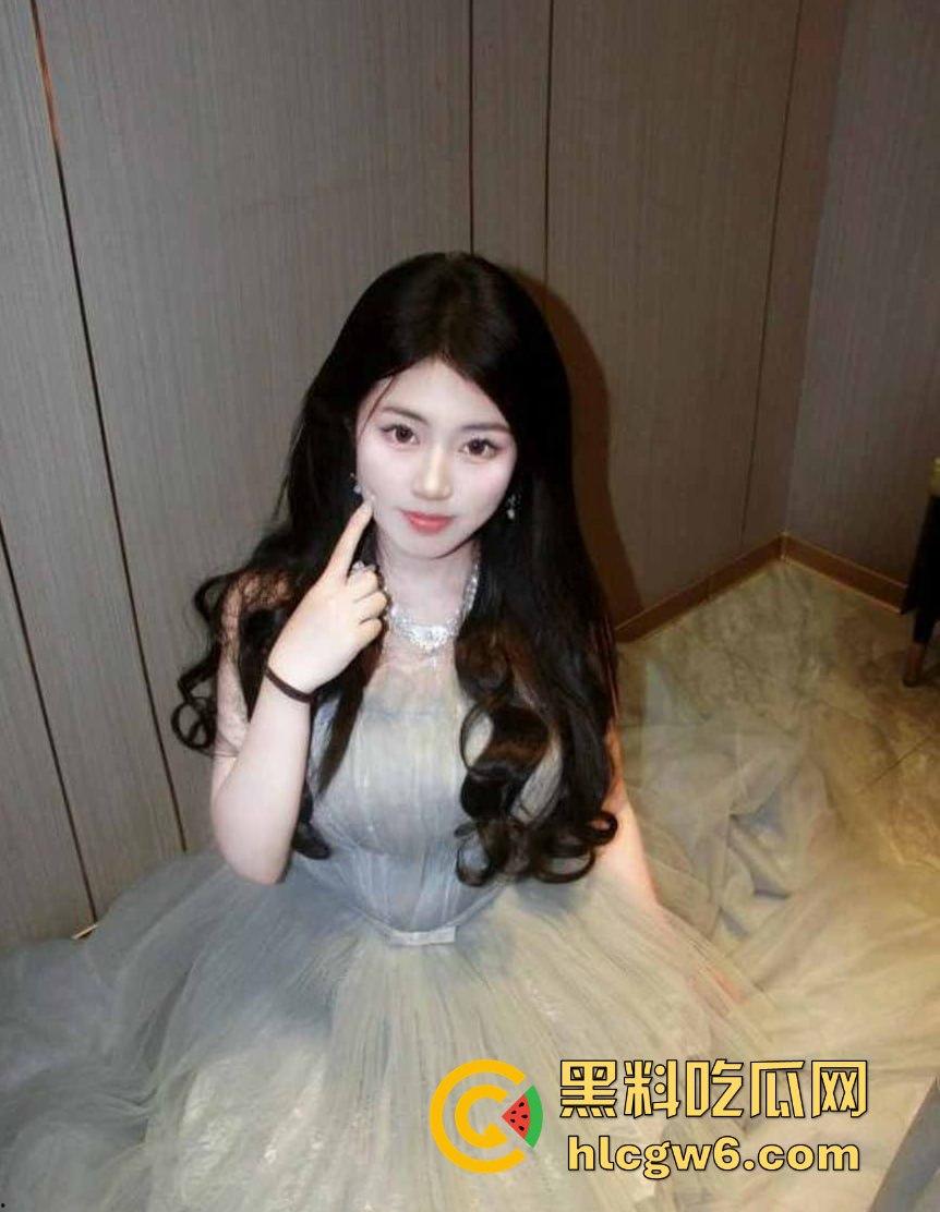 河南19岁反差嫩妹【李鑫楠】啪啪视频流出,表面清纯内心骚浪,年纪小却性欲强烈,床上姿势解锁太狠了!-4