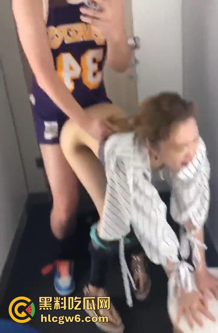 分手两年还能搞，夜店母狗主动求操，小哥的每一次猛干都能让她回味到失控！前女友现炮友，骚到人神共愤！-3