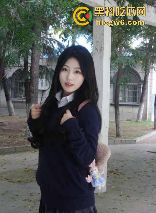 河南19岁反差嫩妹【李鑫楠】啪啪视频流出,表面清纯内心骚浪,年纪小却性欲强烈,床上姿势解锁太狠了!-6