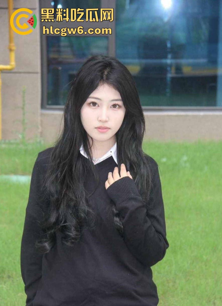 河南19岁反差嫩妹【李鑫楠】啪啪视频流出,表面清纯内心骚浪,年纪小却性欲强烈,床上姿势解锁太狠了!-7