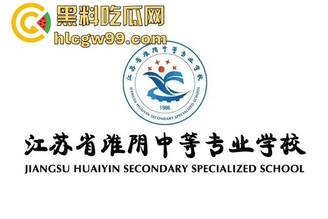 校园大瓜!江苏淮阴中专教室走廊大胆吃鸡,直接无视众人专心跪舔,现在的学生真的大胆!-1