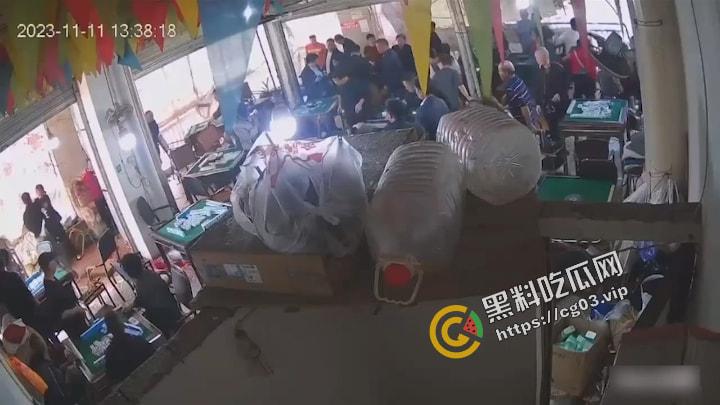 四川凉山 女方悔婚30万彩礼 只退一半 被男方父子持刀杀死 现场无码监控曝光-7