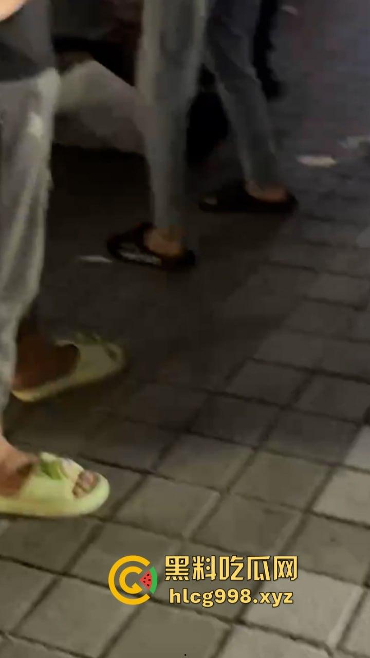 海南订台小哥侯小黑当街被杀视频曝光 平台账号被销 消息封锁 这是得罪啥人了么?-3