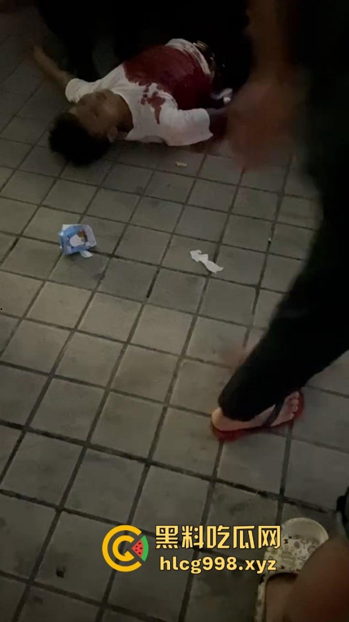 海南订台小哥侯小黑当街被杀视频曝光 平台账号被销 消息封锁 这是得罪啥人了么?-4