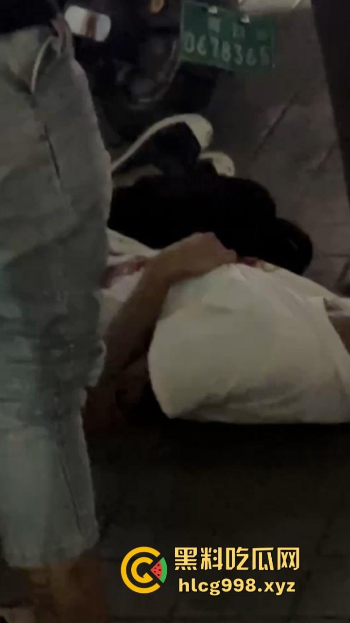 海南订台小哥侯小黑当街被杀视频曝光 平台账号被销 消息封锁 这是得罪啥人了么?-5