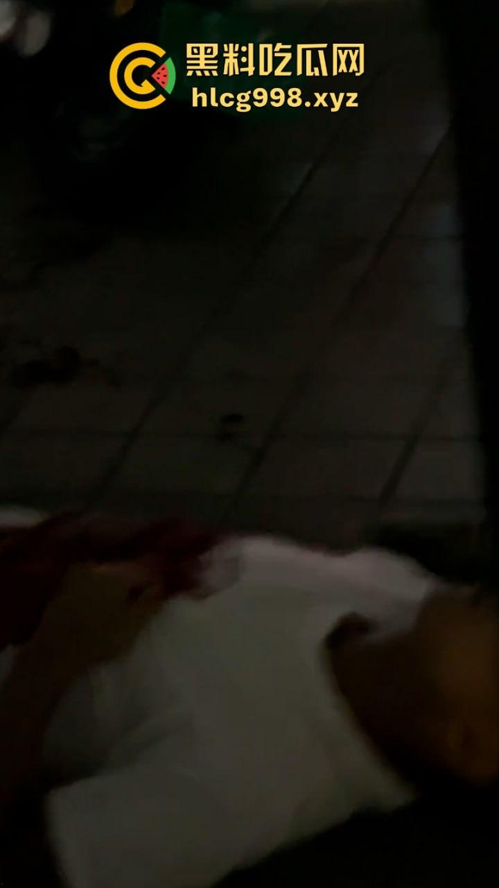 海南订台小哥侯小黑当街被杀视频曝光 平台账号被销 消息封锁 这是得罪啥人了么?-6