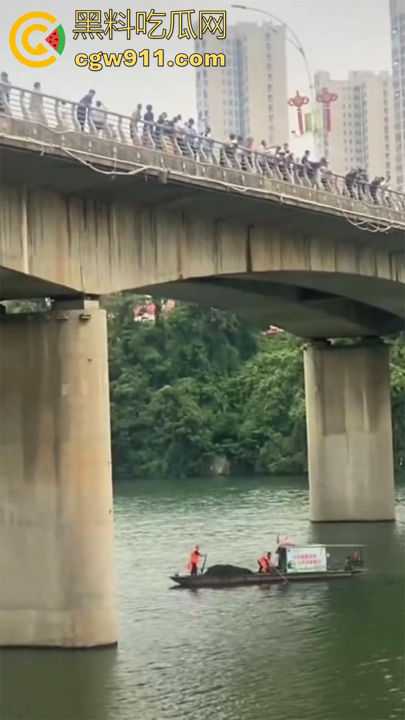 卲阳市新邵县资江二桥，女子被闺蜜出卖，酒后推销给大哥，想不到竟患上艾滋，跳河自杀被垃圾船救起！-7