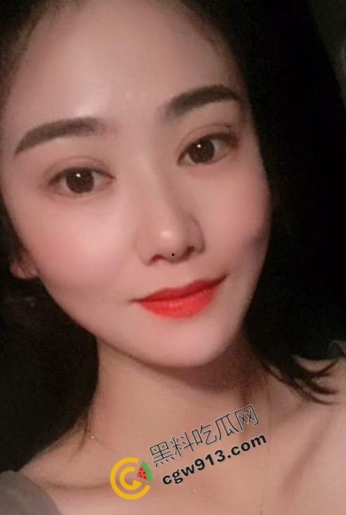 河南武陟县网红【王家二小姐】惨遭男友背叛,小三身材火辣,原配上门怒扇渣男与小三,震撼一幕引热议!-5