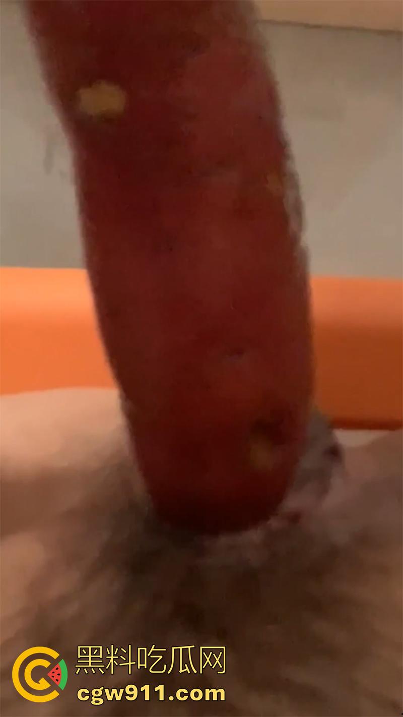 安阳师范学院眼镜妹【陈佳楠】，颜值超清纯的学生妹，私下床技一流口活精湛，约炮做爱视频被渣男曝光！-10