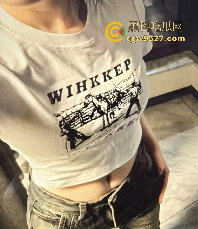 美乳晃动如波涛,骑乘时娇躯狂扭,美鲍处女般紧致 骑乘后入爽到炸!河南清纯眼镜妹性爱视频分手后被爆出!-3