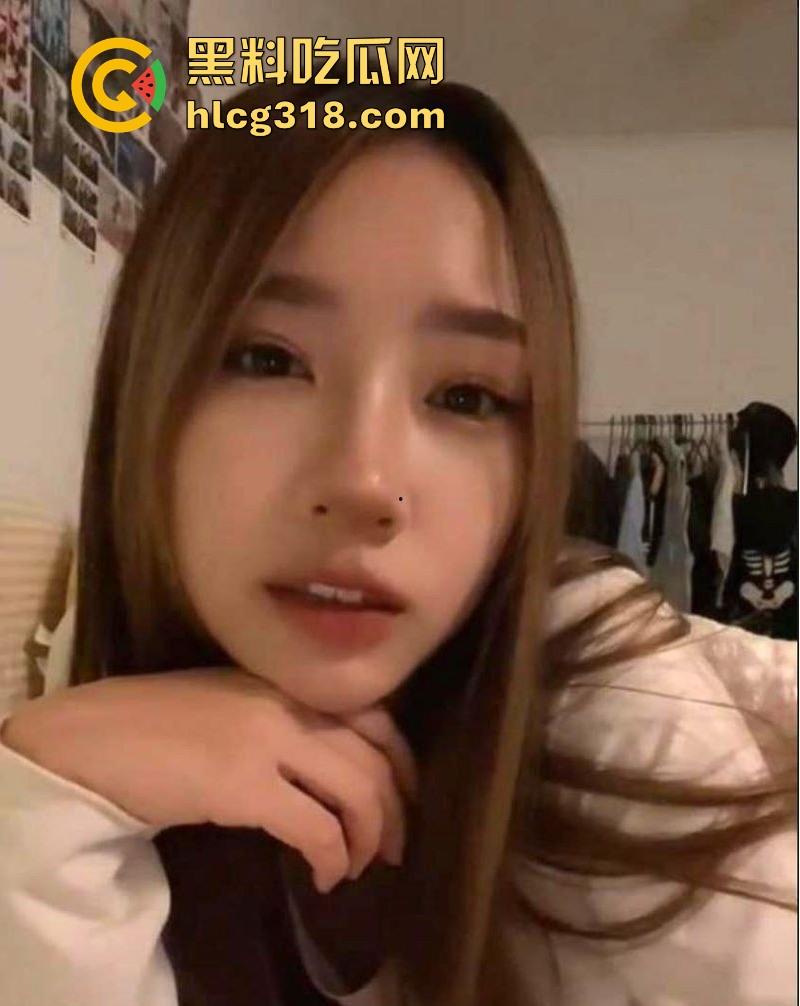 新南威尔士大学【黄立莹】极品清纯女留,粉嫩美乳反差诱惑,露脸口交无套后入,浪叫声让人销魂!-3